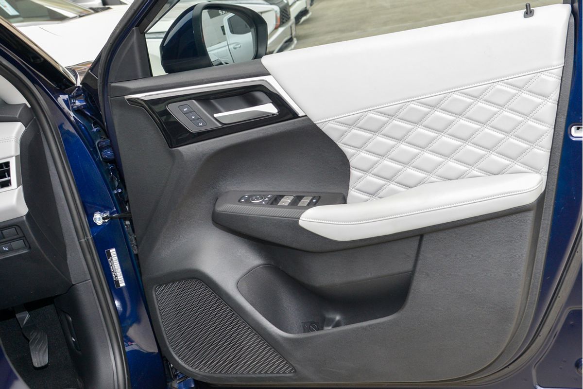 2024 Mitsubishi Outlander PHEV Exceed ZM