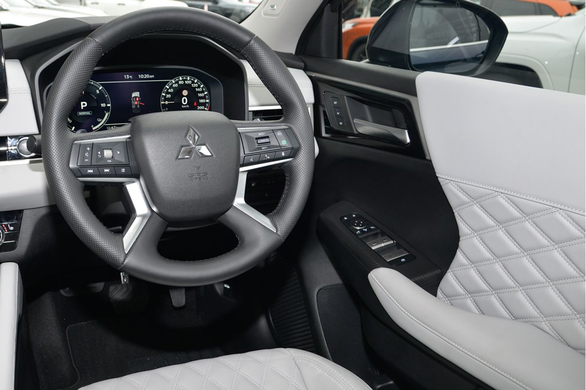 2024 Mitsubishi Outlander PHEV Exceed ZM