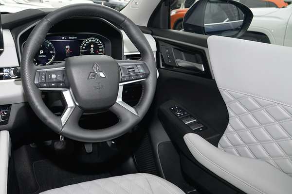 2024 Mitsubishi Outlander PHEV Exceed ZM