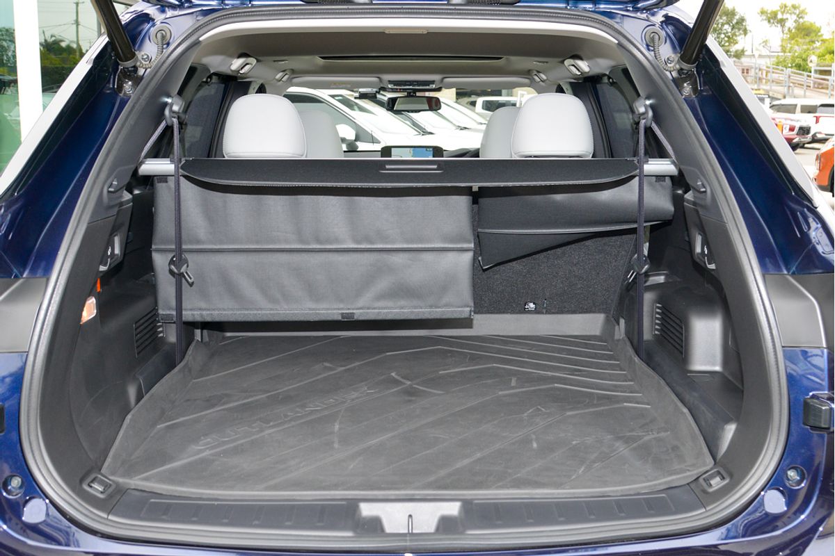 2024 Mitsubishi Outlander PHEV Exceed ZM