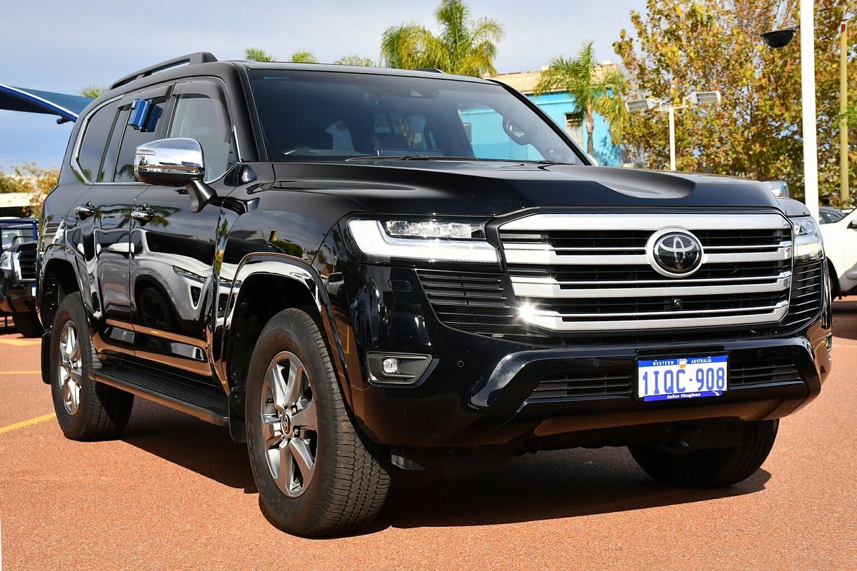 2023 Toyota Landcruiser Sahara FJA300R