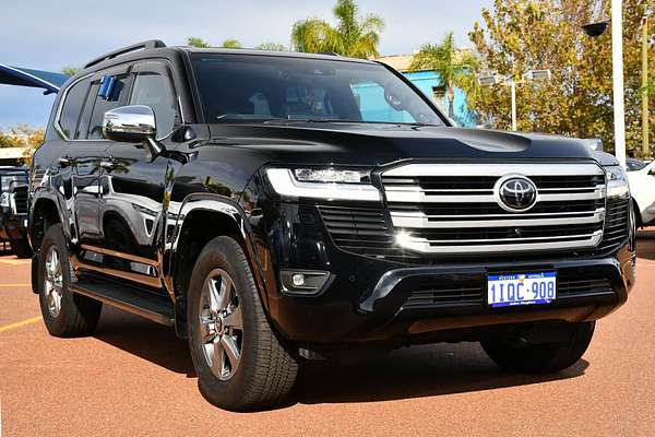 2023 Toyota Landcruiser Sahara FJA300R