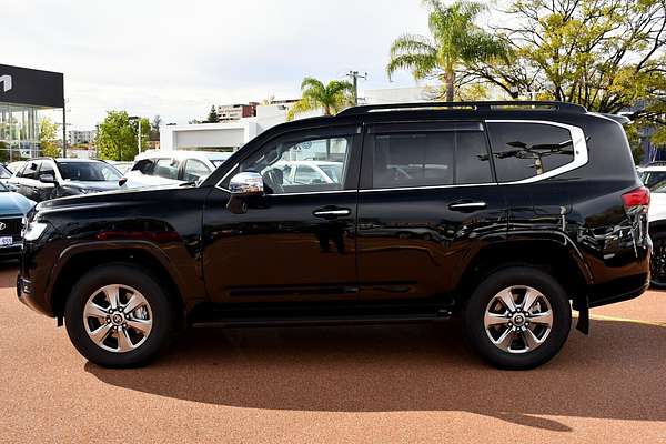 2023 Toyota Landcruiser Sahara FJA300R