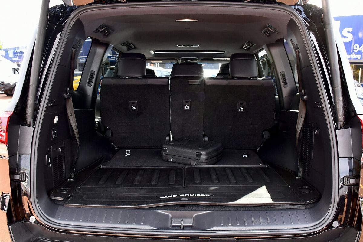 2023 Toyota Landcruiser Sahara FJA300R
