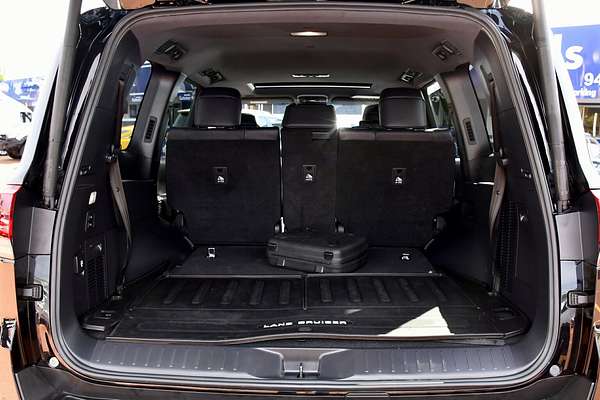 2023 Toyota Landcruiser Sahara FJA300R