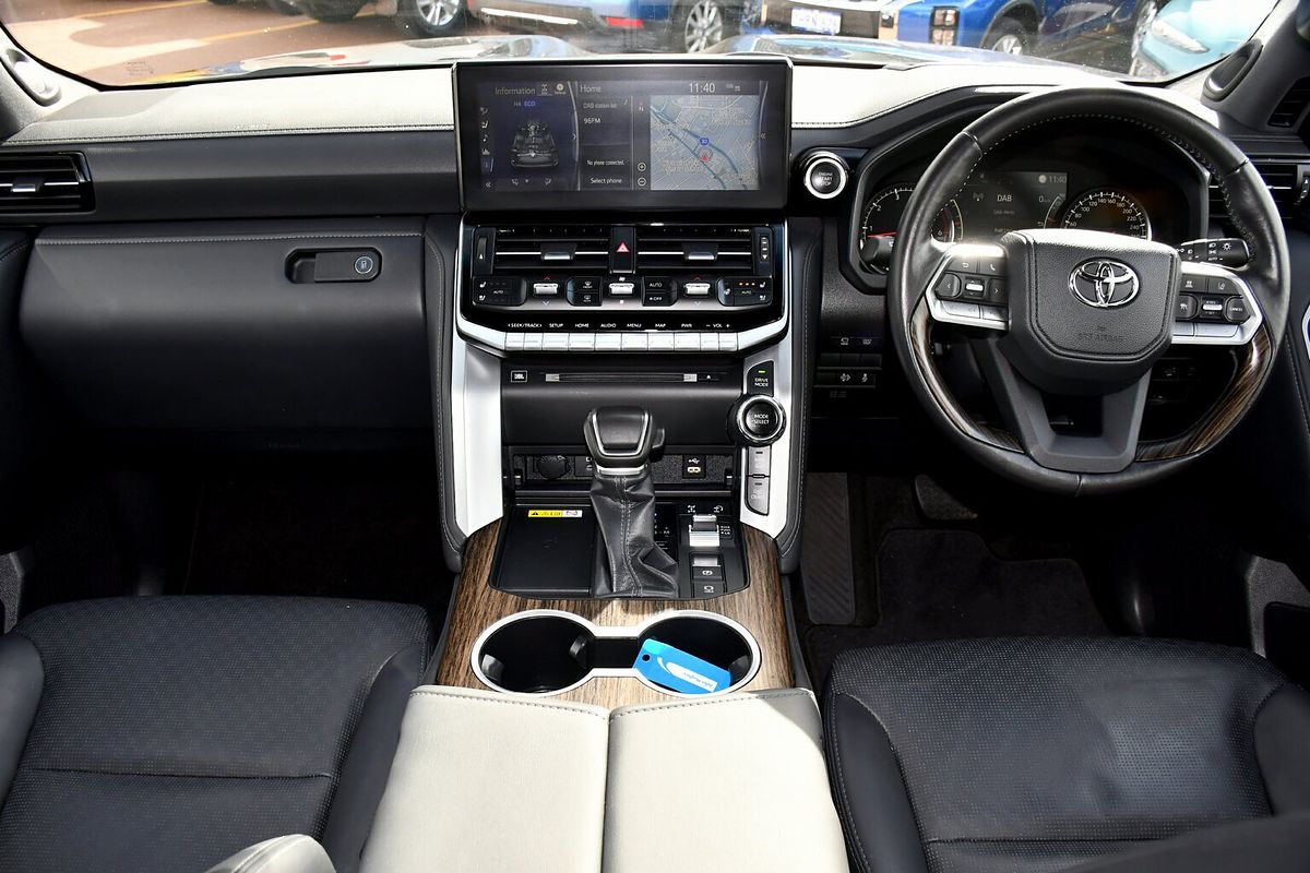 2023 Toyota Landcruiser Sahara FJA300R