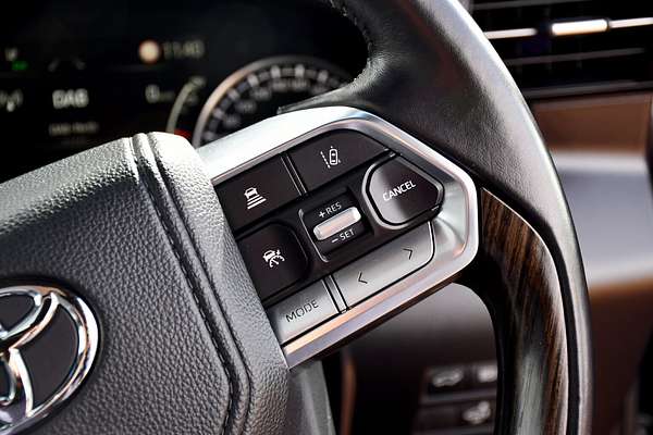 2023 Toyota Landcruiser Sahara FJA300R