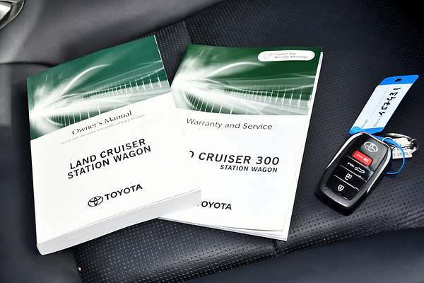 2023 Toyota Landcruiser Sahara FJA300R