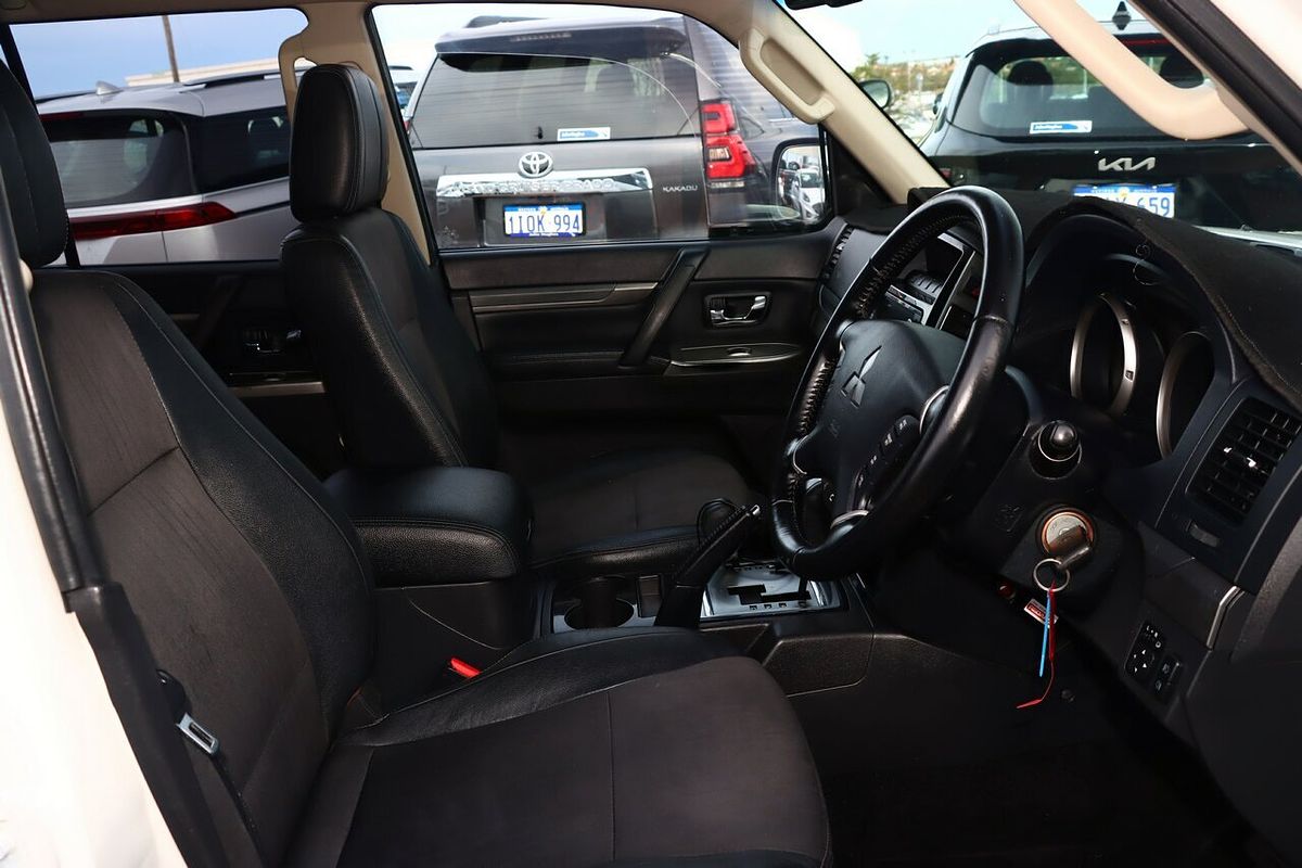 2014 Mitsubishi Pajero GLS NX