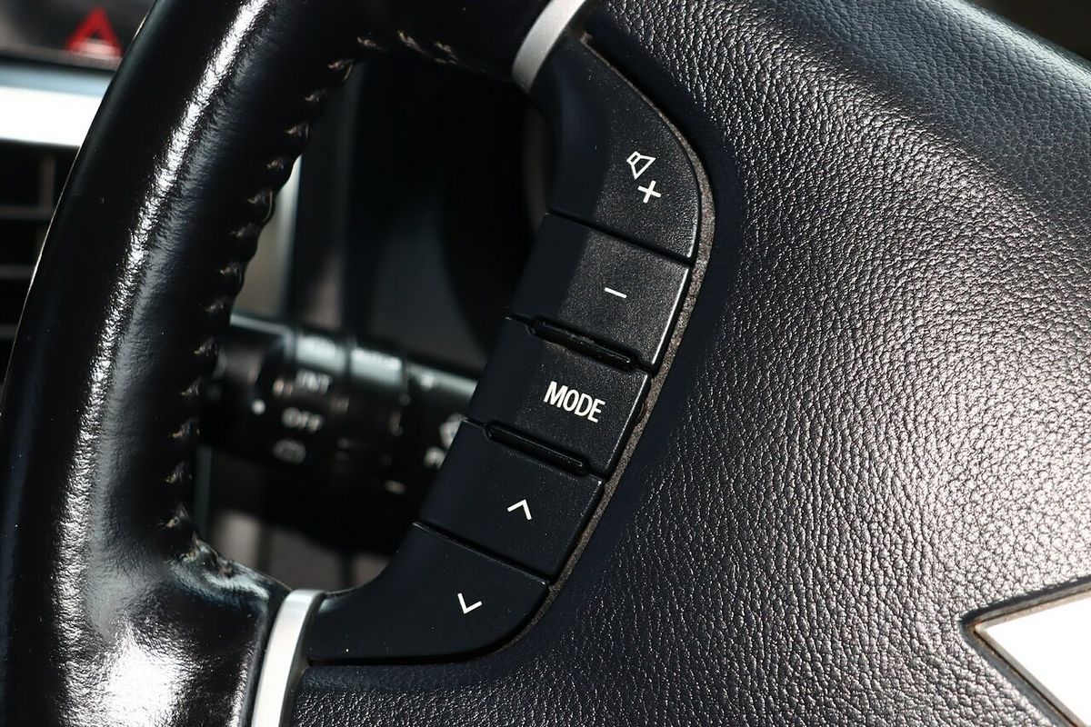 2014 Mitsubishi Pajero GLS NX