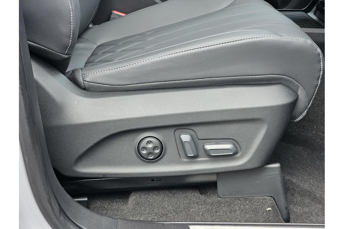 2025 LDV D90 Executive SV9A