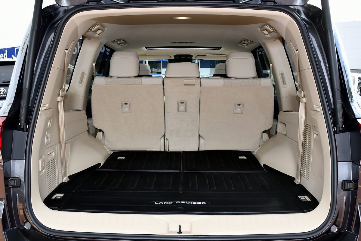 2024 Toyota Landcruiser Sahara FJA300R