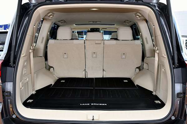 2024 Toyota Landcruiser Sahara FJA300R
