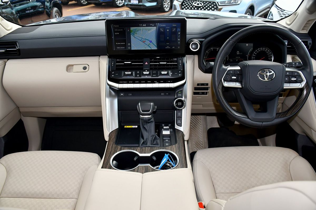 2024 Toyota Landcruiser Sahara FJA300R