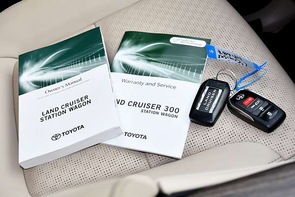2024 Toyota Landcruiser Sahara FJA300R