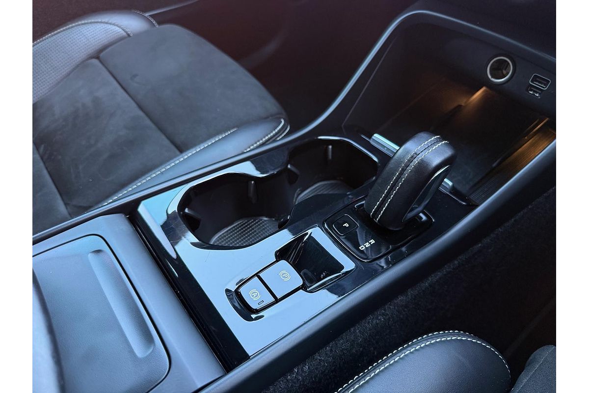 2019 Volvo XC40 T5 R-Design