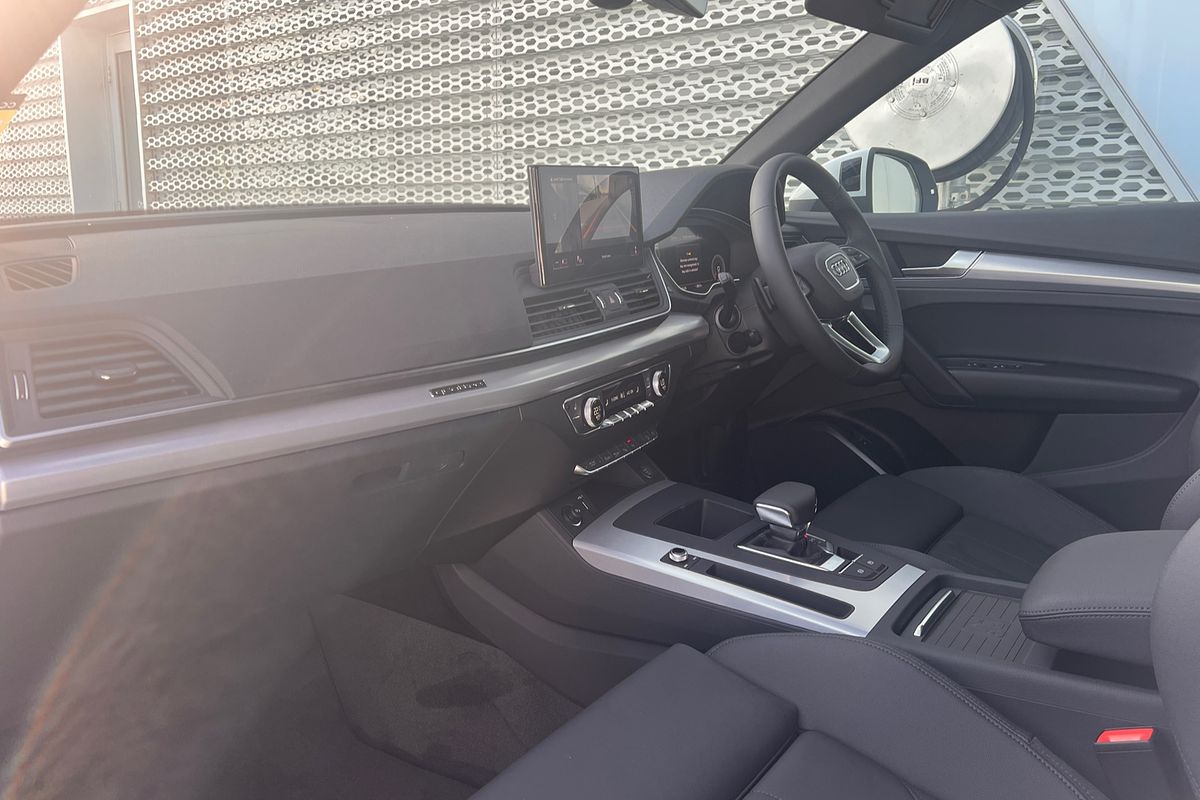 2024 Audi Q5 45 TFSI Sport FY