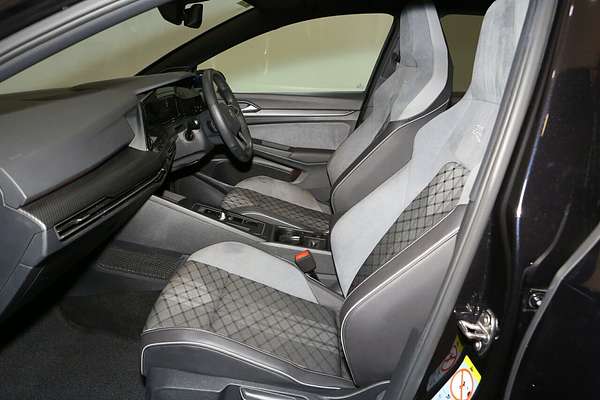 2021 Volkswagen Golf 110TSI R-Line 8