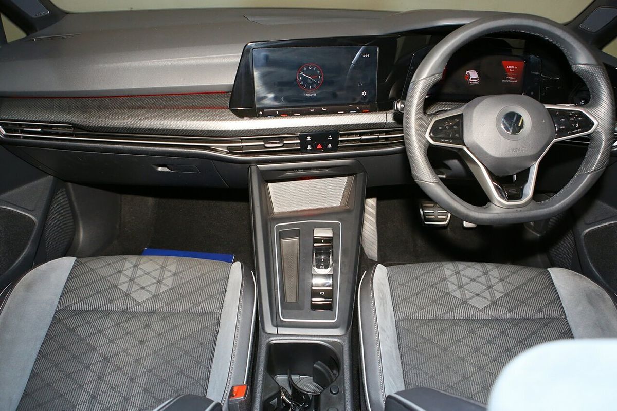 2021 Volkswagen Golf 110TSI R-Line 8
