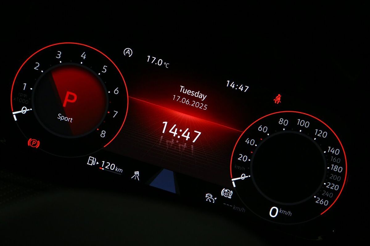 2021 Volkswagen Golf 110TSI R-Line 8