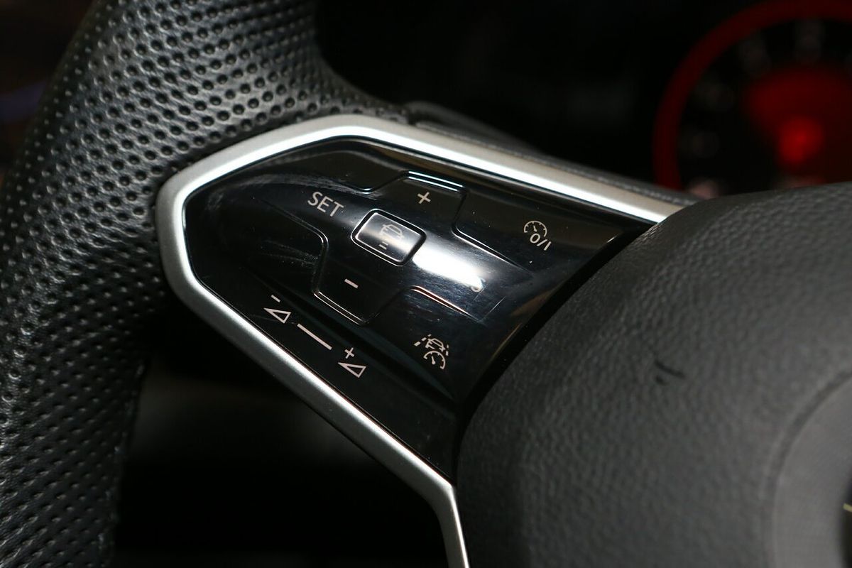2021 Volkswagen Golf 110TSI R-Line 8