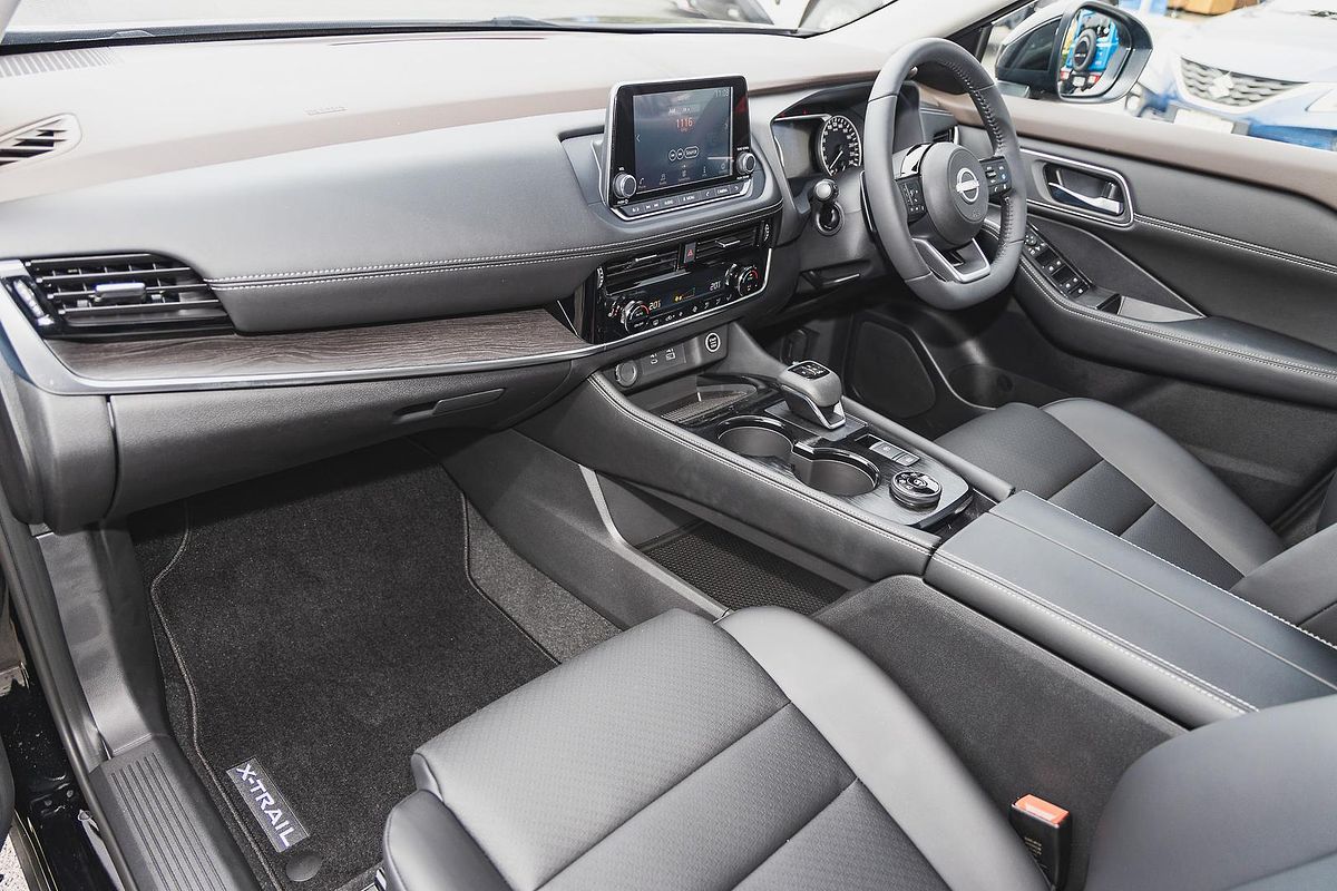 2024 Nissan X-TRAIL ST-L T33