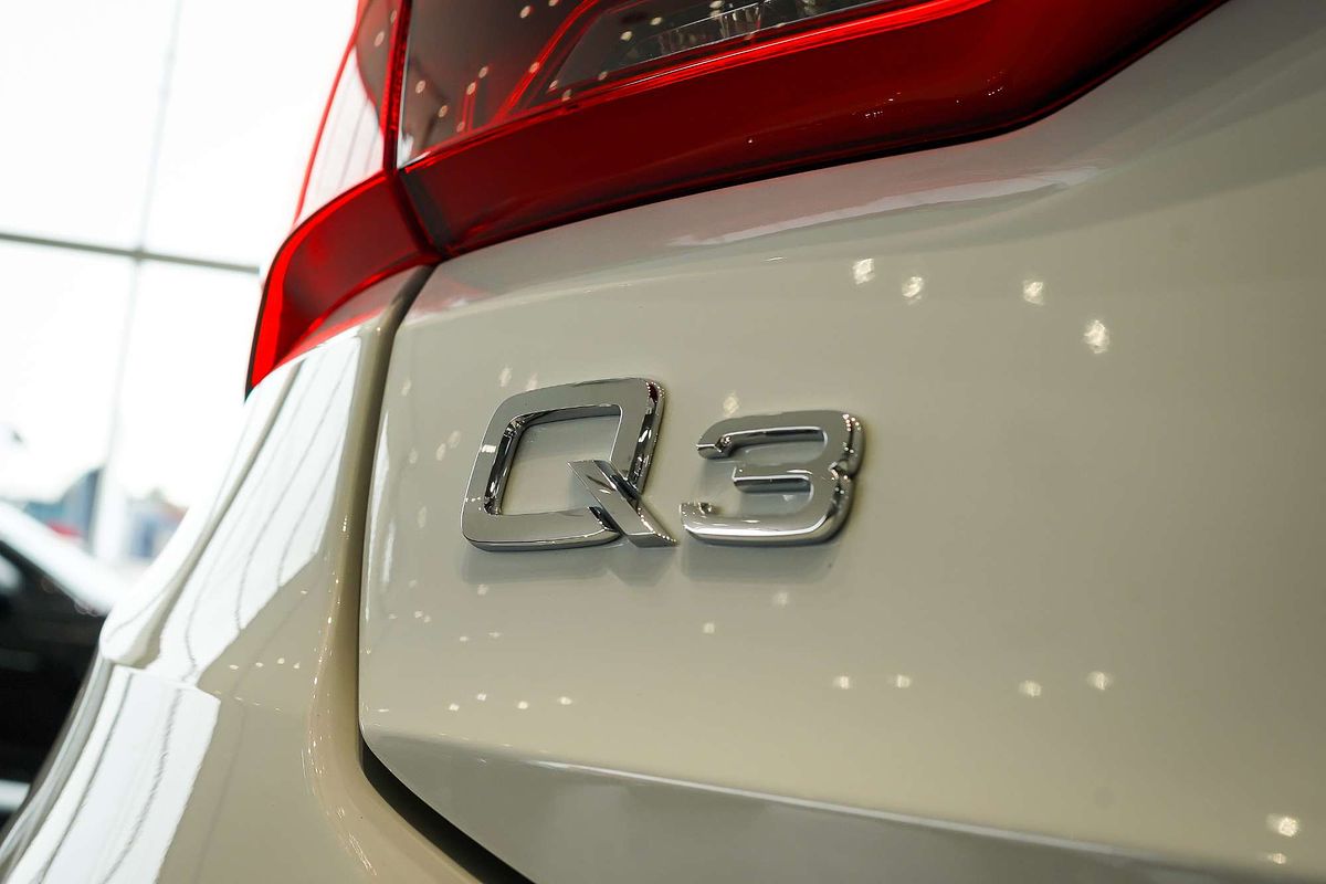 2024 Audi Q3 40 TFSI S line F3