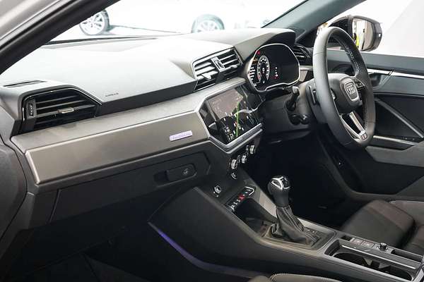 2024 Audi Q3 40 TFSI S line F3