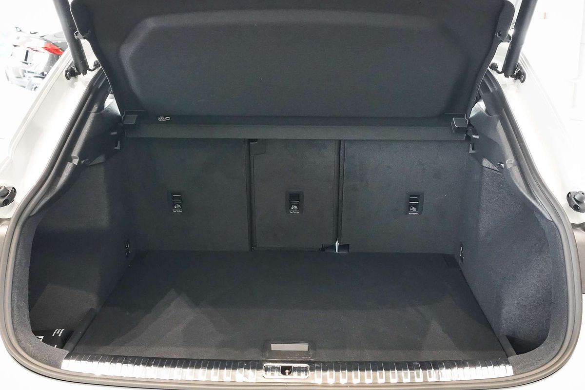 2024 Audi Q3 40 TFSI S line F3