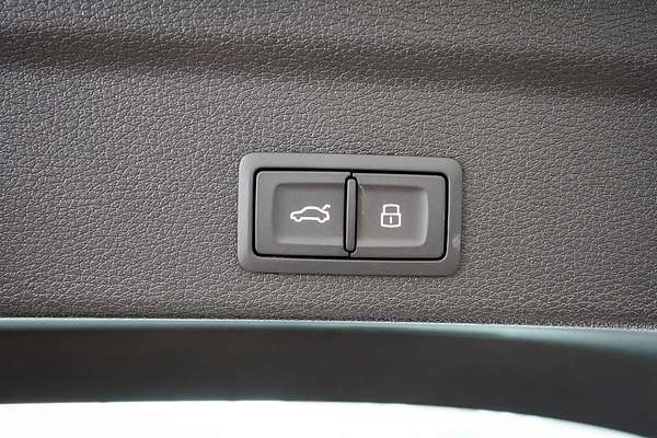 2024 Audi Q3 40 TFSI S line F3