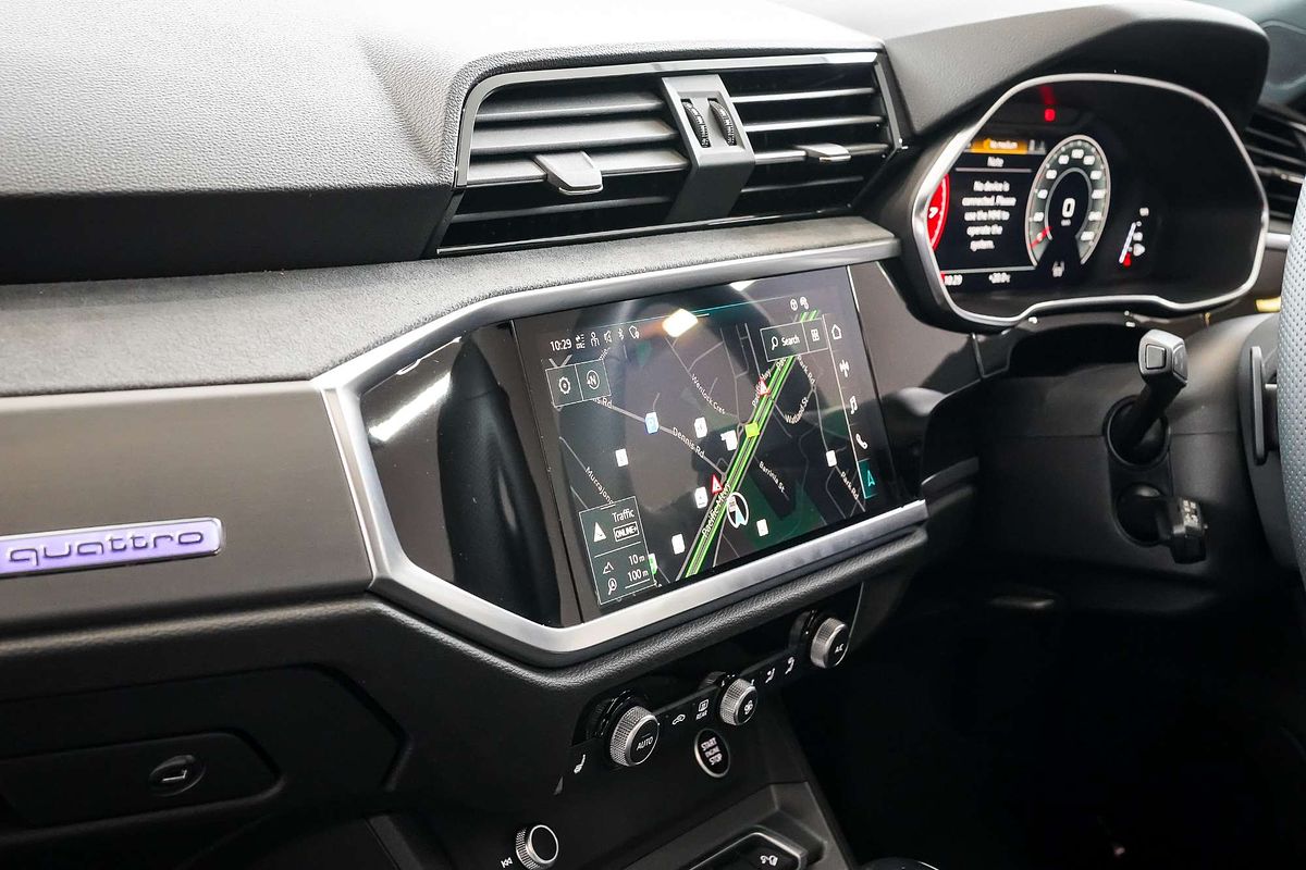 2024 Audi Q3 40 TFSI S line F3