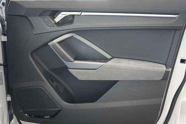 2024 Audi Q3 40 TFSI S line F3