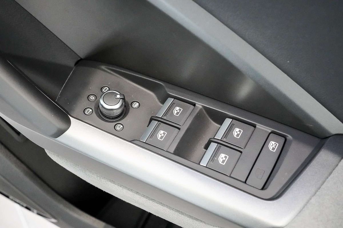 2024 Audi Q3 40 TFSI S line F3
