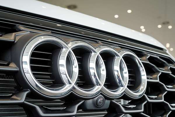 2024 Audi Q3 40 TFSI S line F3