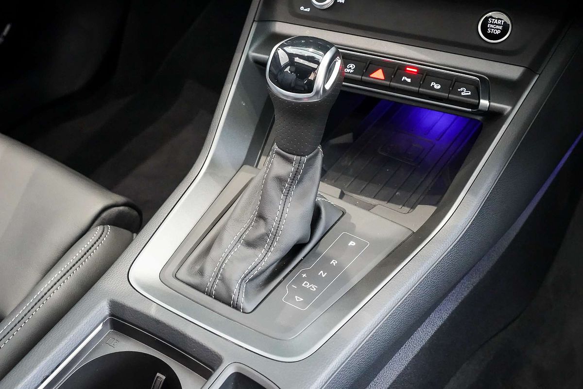 2024 Audi Q3 40 TFSI S line F3