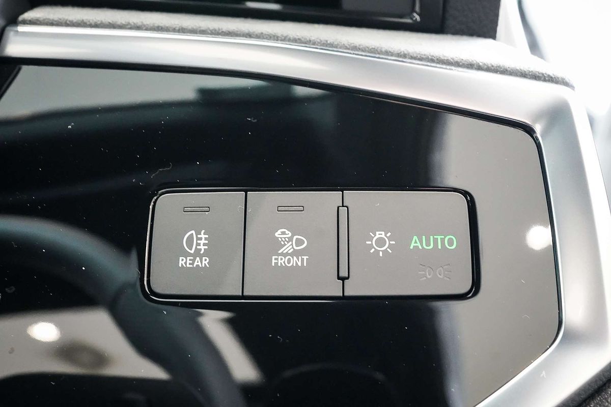 2024 Audi Q3 40 TFSI S line F3