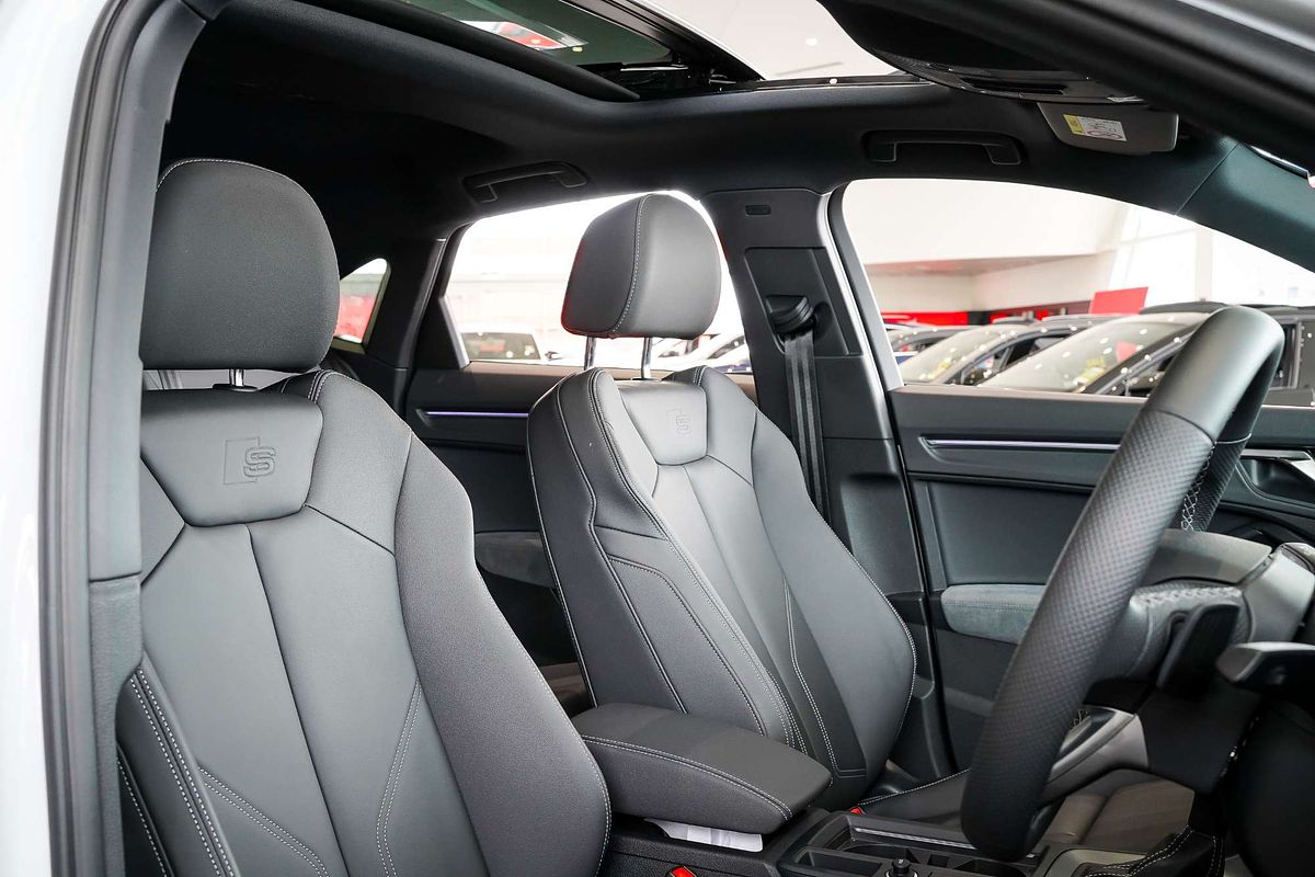 2024 Audi Q3 40 TFSI S line F3