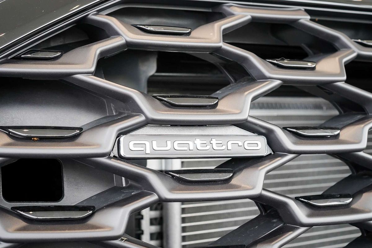 2024 Audi Q3 40 TFSI S line F3