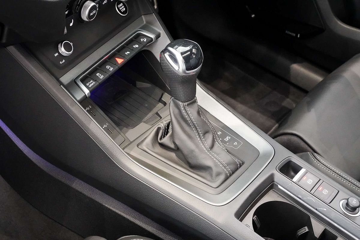 2024 Audi Q3 40 TFSI S line F3