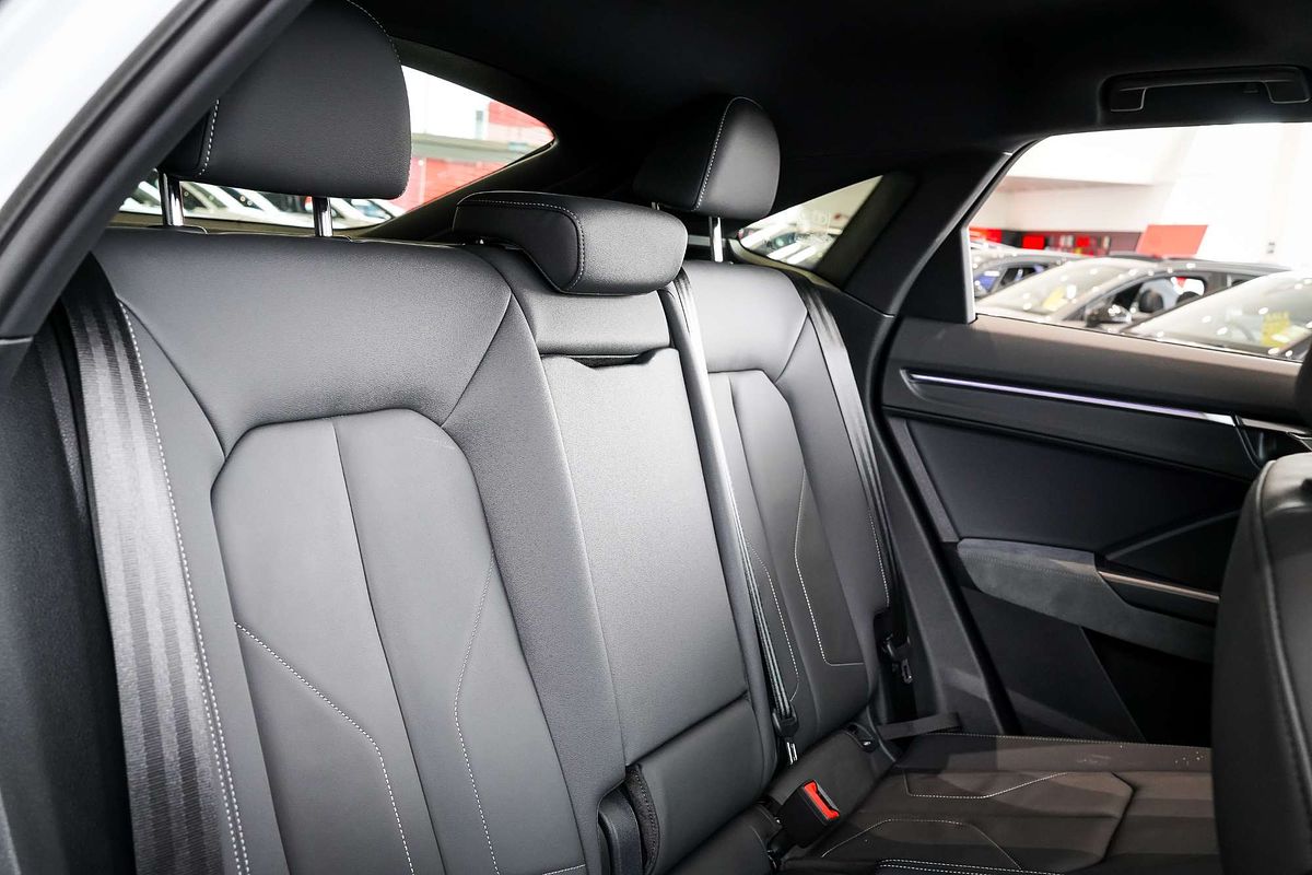 2024 Audi Q3 40 TFSI S line F3