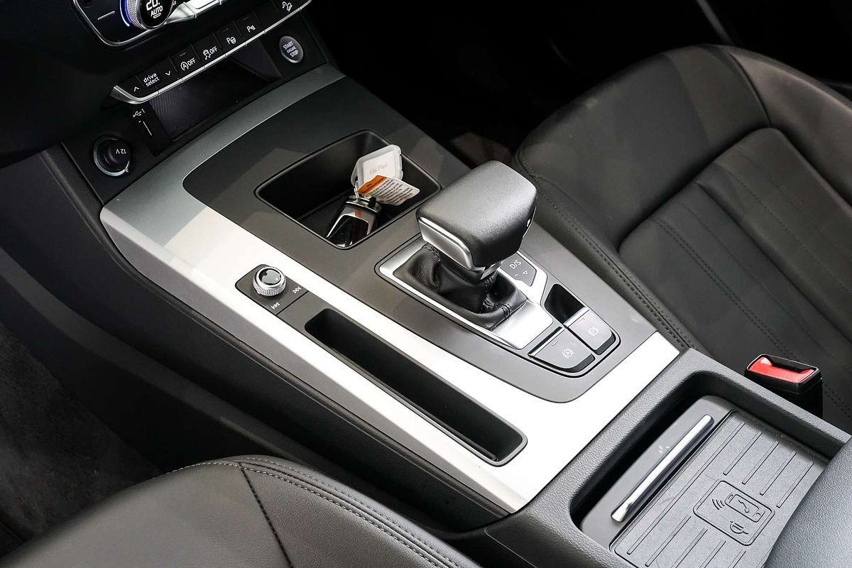 2024 Audi Q5 35 TDI Dynamic Black FY