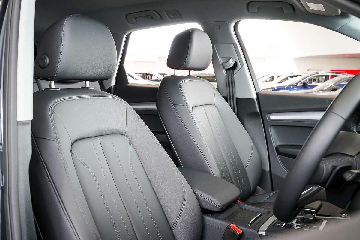 2024 Audi Q5 35 TDI Dynamic Black FY