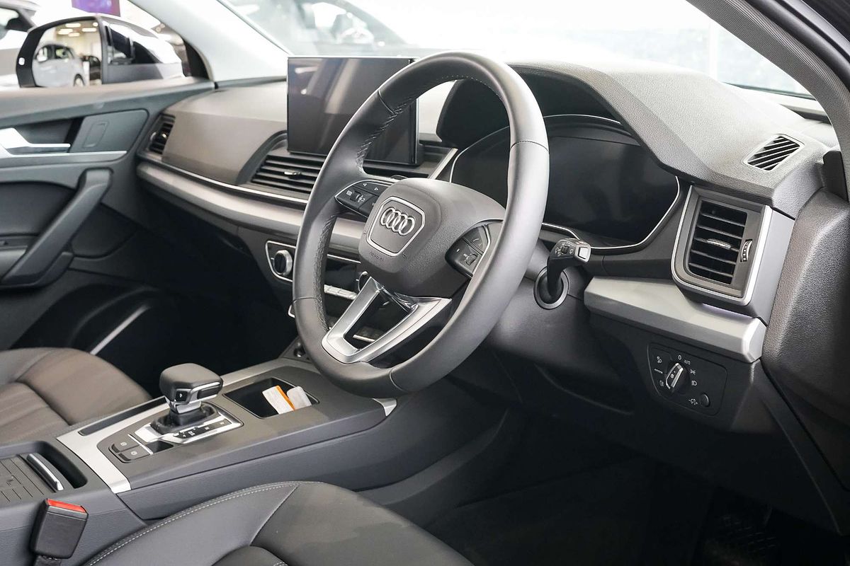 2024 Audi Q5 35 TDI Dynamic Black FY