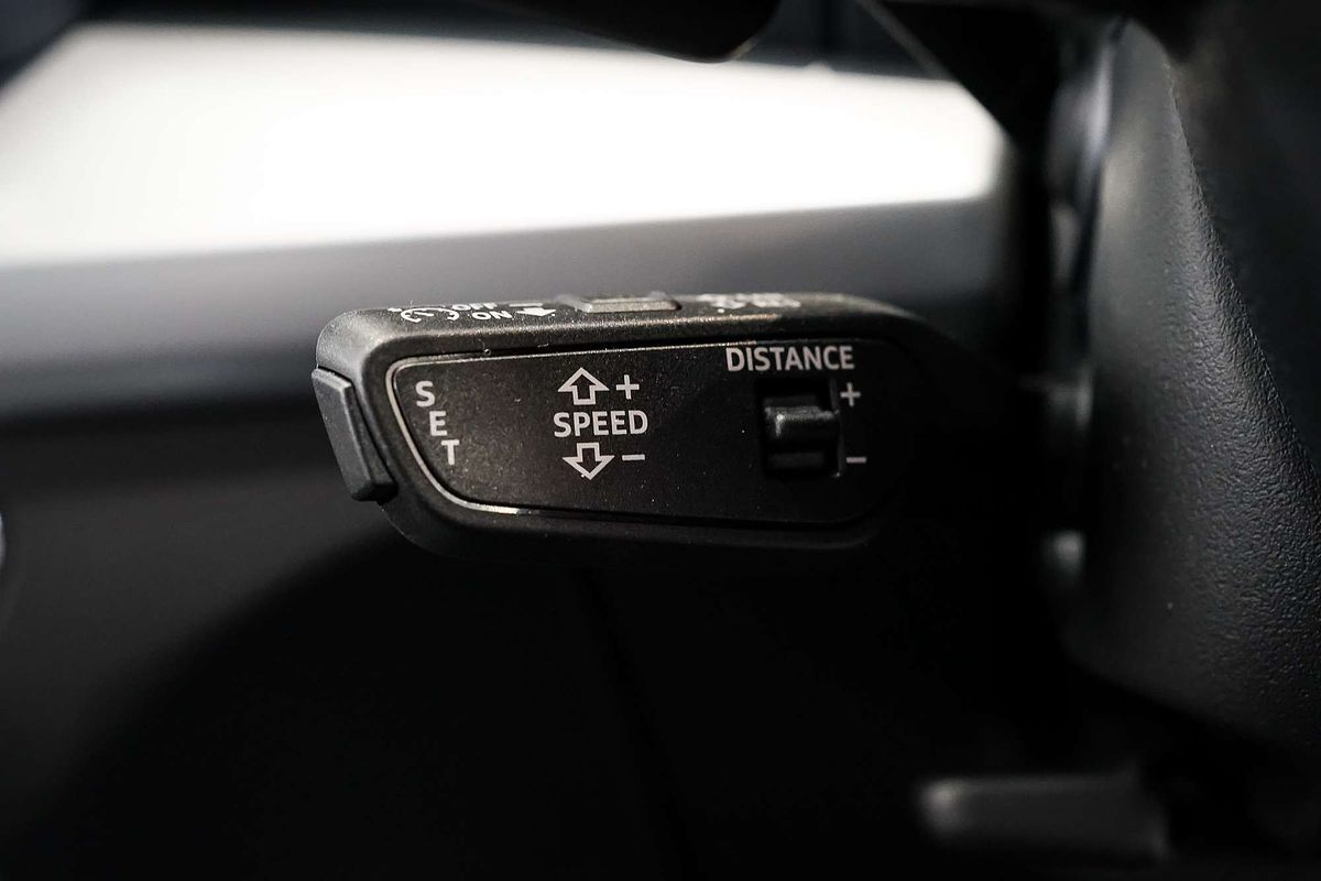 2024 Audi Q5 35 TDI Dynamic Black FY