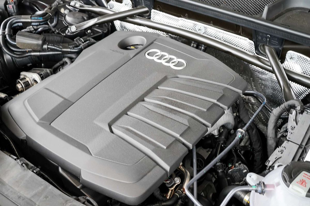 2024 Audi Q5 35 TDI Dynamic Black FY