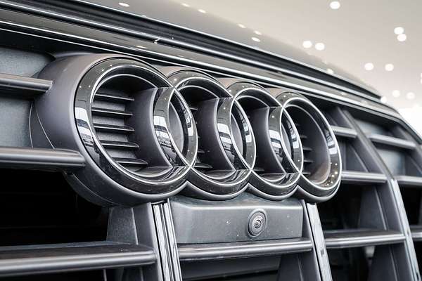 2024 Audi Q5 35 TDI Dynamic Black FY