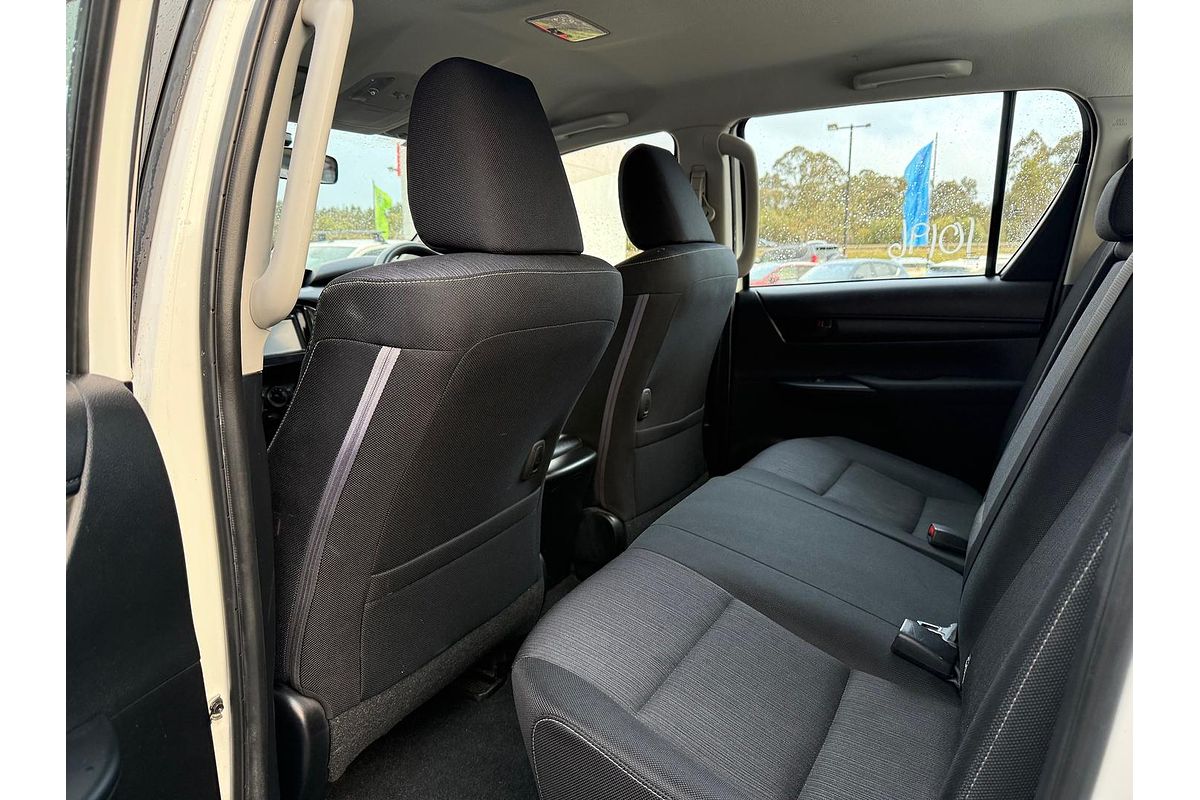 2015 Toyota Hilux SR GUN126R 4X4