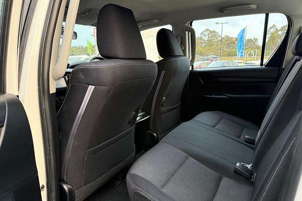 2015 Toyota Hilux SR GUN126R 4X4