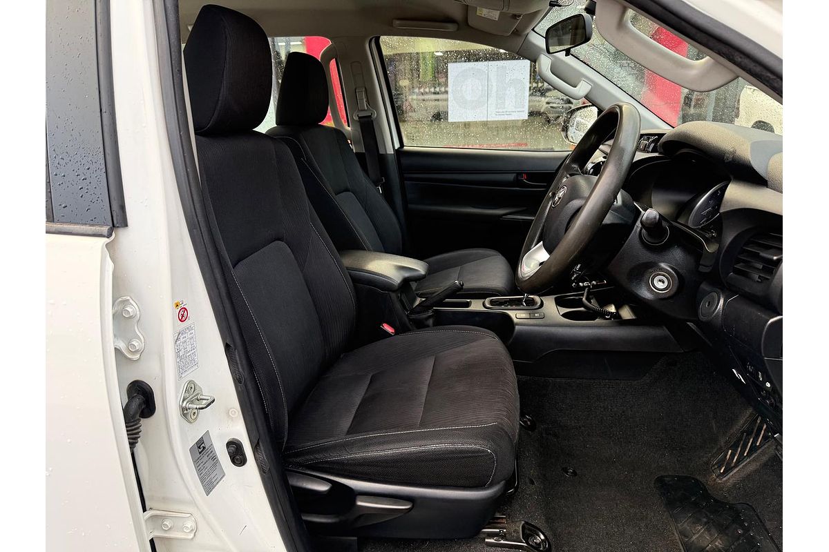 2015 Toyota Hilux SR GUN126R 4X4