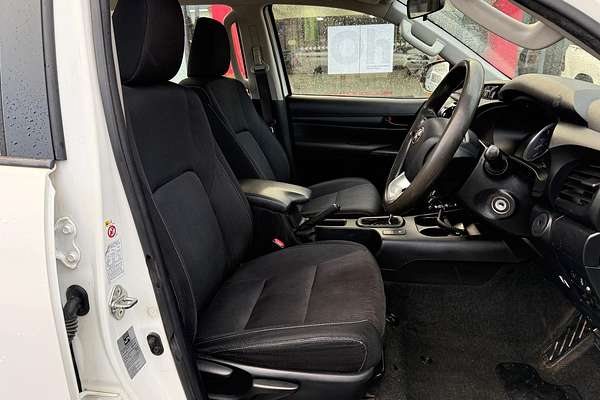 2015 Toyota Hilux SR GUN126R 4X4